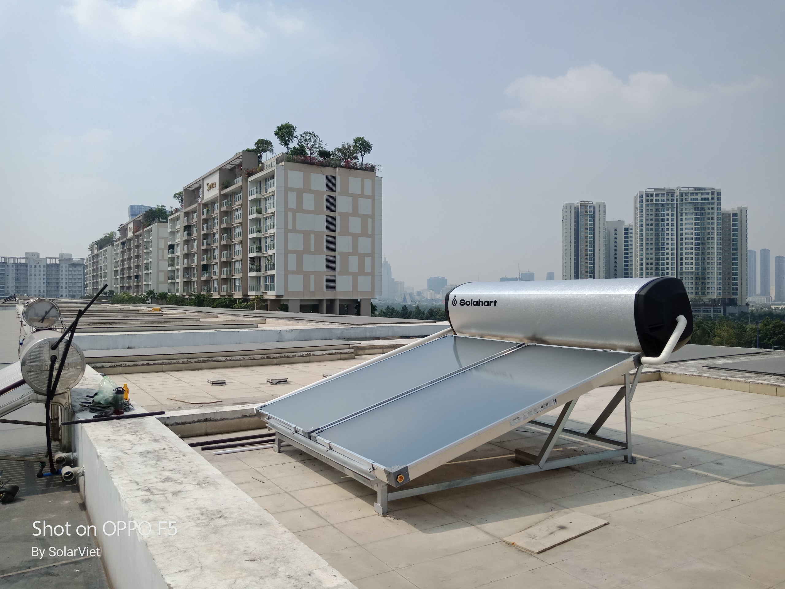 Lắp Đặt Máy Nước Nóng NLMT Solahart Premium 300L Cho  Khách Hàng Tại Khu Sala, Quận 2 -TP.HCM