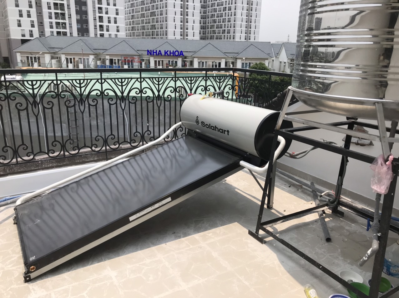 Lắp Đặt Máy Nước Nóng Solahart 150L – Máy Nước Nóng Năng Lượng Mặt Trời