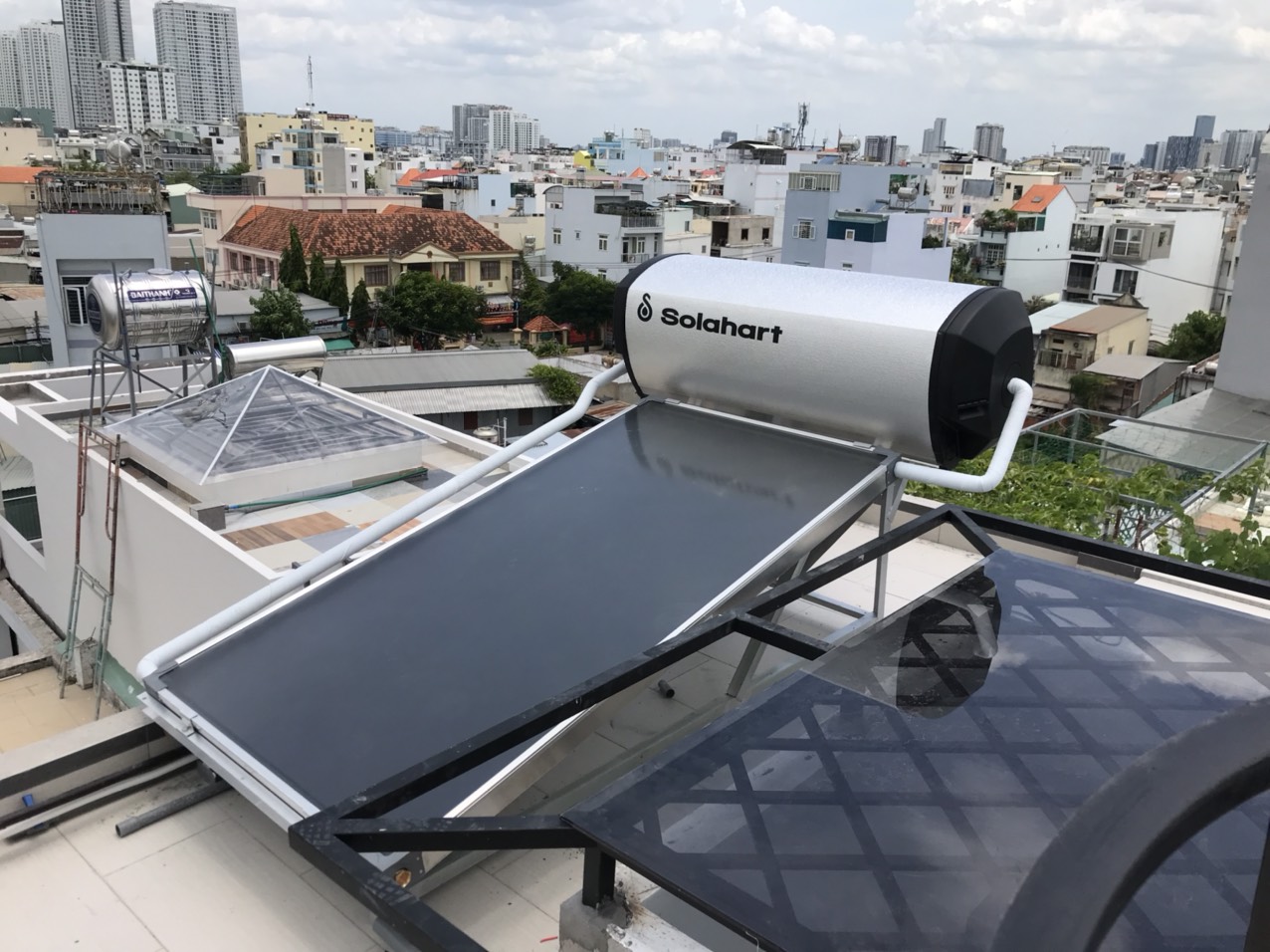 Máy Solahart Premium 180L được bàn giao cho hộ gia đình khách hàng tại phường Tân Quy, Quận 7